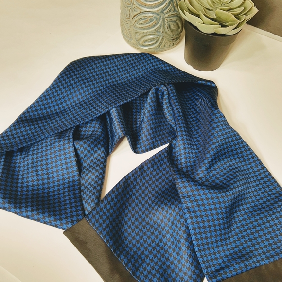 Ginnie Johansen Vintage Houndstooth Silk Scarf 60" - Picture 3 of 4